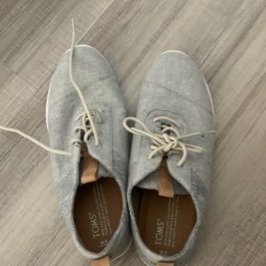 Toms shoes. Size 8. Good condition.